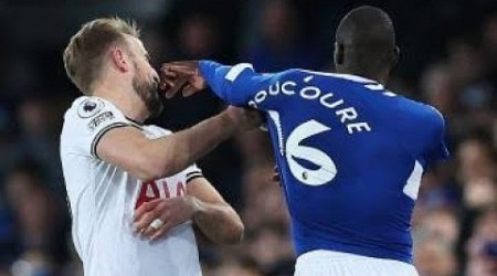 Everton Doucoure Red card for Hitting Harry kane in his Face