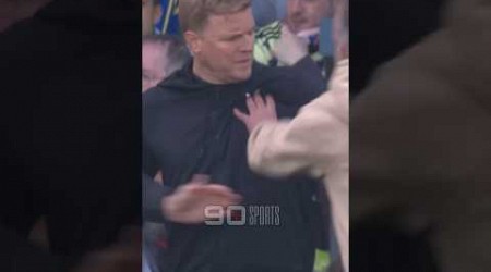 Leeds united fan invades the pitch and pushes eddie howe Leeds vs newcastle 2-2