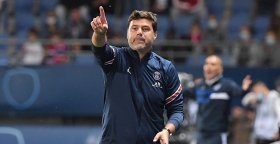 Mauricio Pochettino reacts after Chelsea's loss to Nottingham Forest