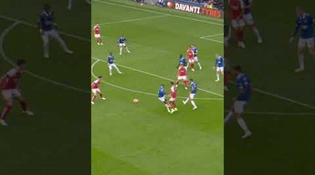 Ben White&#39;s tracking back interception against Everton