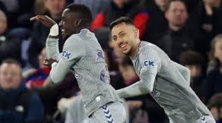 Gana inscrit un joli but et offre la victoire à Everton suite à une belle combinaison avec Doucouré