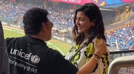 Sachin Tendulkar&#39;s heart warming gesture for Anushka Sharma after Won Semifinal vs New Zealand