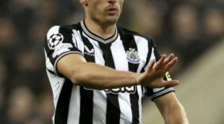 Fabian Schar signs new Newcastle United deal