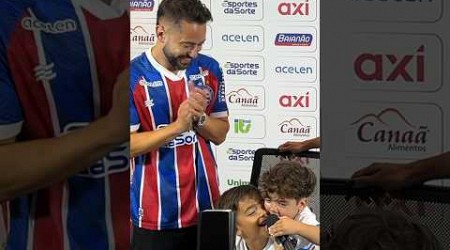 FILHO DE EVERTON RIBEIRO METEU HINO DO FLAMENGO NA APRESENTAÇÃO DO BAHIA!