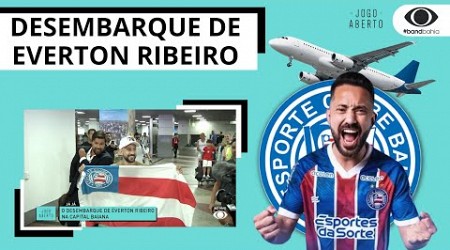 FECHOU O AEROPORTO | EVERTON RIBEIRO É RECEBIDO COM FESTA NA CHEGADA EM SALVADOR