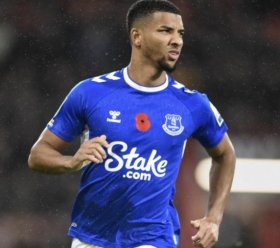 Mason Holgate swaps Everton for Sheffield United