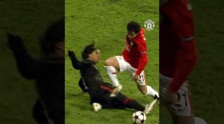 Rafael&#39;s Feet Too Fast For Ronaldinho 