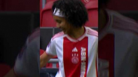 Ajax Vrouwen talent Lily Yohannes hitting the griddy! 