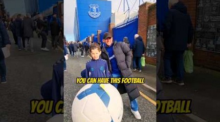 Can Everton fans score 10 goals in 45 seconds!? 