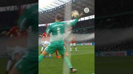 Unreal save by the Goatkeeper Neuer! 