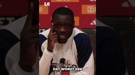 Brian Brobbey reageert als vanouds gortdroog op de vragen uit de perszaal. #ajax #brobbey #ajautr