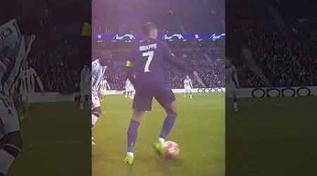 Mbappé No Look Pass 