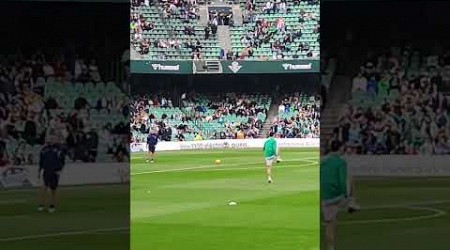 Johnny Cardoso en intenso calentamiento en la previa del Betis-Athlétic de Bilbao!! 25-02-24