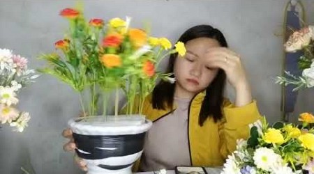 Chia sẻ ý tưởng cắm hoa tulip vàng trong bình sứ