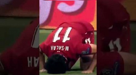 Mo Salah buka puasa di tengah pertandingan 