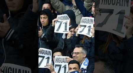 Saat Tifosi Napoli ejek Higuain pakai primbon! 