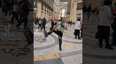 IO ALLA GALLERIA UMBERTO PRIMO DI NAPOLI 