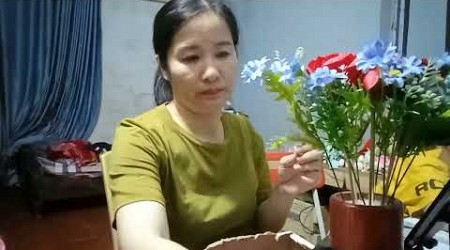 Chia sẻ cách cắm bát hoa hồng mà đỏ kết hợp hoa đồng đội màu xanh mãn nhãn