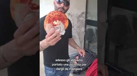 Virale su tiktok noi a Napoli, i barboni li aiutiamo