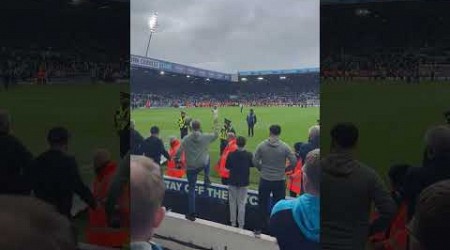 Leeds United’s Junior Firpo applauds fans alone after loss against Southampton #LUFC