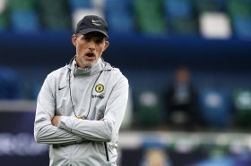 Former Chelsea boss favourite to replace Ten Hag at Man Utd