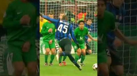 Best free kick Mario Balotelli#shorts #freekickgoals #intermilan #goal #sepakbola