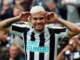 Arsenal & Man City make contact with Newcastle midfielder