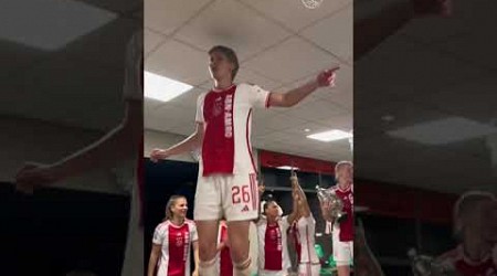 Party in the Ajax Vrouwen dressing room after winning the Cup! 