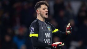 Chelsea planning surprise bid for Burnley goalkeeper