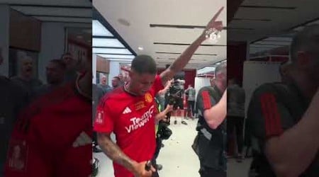 MORE Dressing Room Scenes From Wembley 