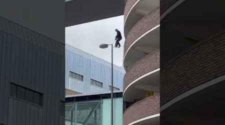 Scary pole slide #newcastle #parkour