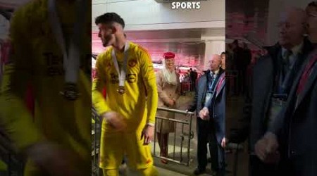 Erik ten Hag and Manchester United players collect the FA Cup trophy!