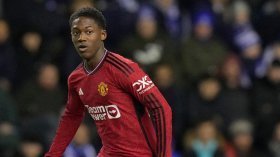 Man Utd set to open contract talks with wonderkid