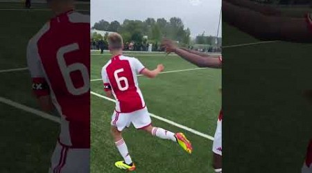 Six goals for Ajax striker Simeon as the U15s beat AZ 7-2! 