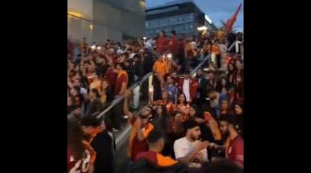 Galatasaray Istanbul Fans singen das verbote Lied in Stuttgart: &quot;Döp dö dö döö&quot;! 