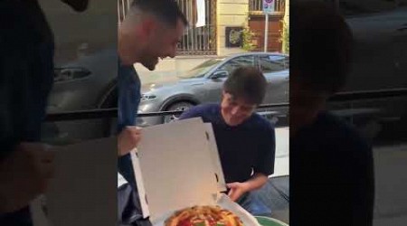 CONTE si gode la sua PIZZA da VINCENZO CAPUANO 