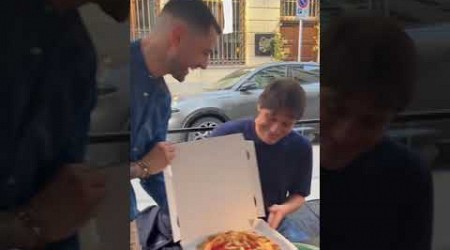 Prima pizza napoletana per Antonio Conte 