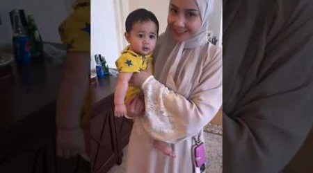 Nagita Slavina Lagi Gendong Anak Mantan Pemain Newcastle United Di Mekkah #raffiahmad #shorts