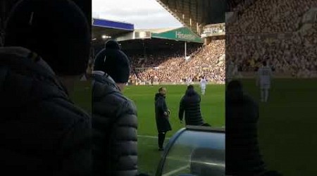 Leeds United fans reminding 4th Official about timewasting. #leedsunited #championship #funny #lufc