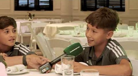 José Ramón de la Morena charla con Thiago Messi y Benjamín Suárez