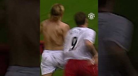 Diego Forlan Played WITHOUT A Shirt For United 