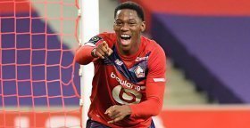 Man Utd identify Ligue 1 striker as Zirkzee alternative