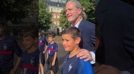 Emmanuel Petit Is A POPULAR MAN! 