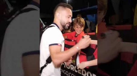 ETERNO CAPI7ÃO: EVERTON RIBEIRO RECEBIDO COMO ÍDOLO PELA TORCIDA DO FLAMENGO! #futebol #brasileirão