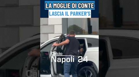 La moglie di Antonio Conte lascia l&#39;hotel e va in giro per #Napoli!