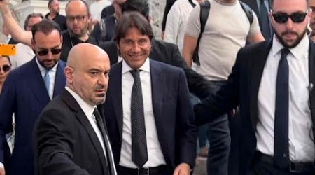 Conte felicissimo dopo la presentazione, lascia Palazzo Reale e va via così 