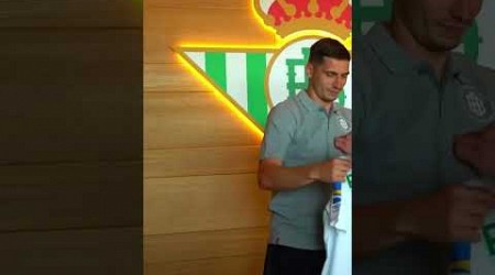 He tenido el privilegio de recibir a este nuevo fichaje en el club Real Betis Balompié #viral #lol