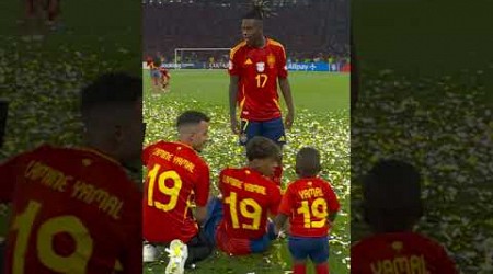 Lamine Yamal celebrating with his little brother is just too cute 