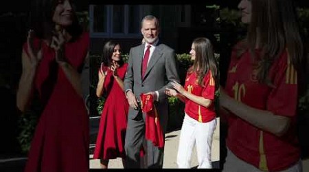 The Kings, princess and infanta receive the football champions of the European League.