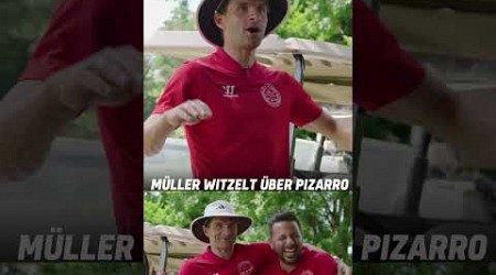 Selbst eine Bayern-Legende wie Claudio Pizarro ist vor Thomas Müller nicht sicher 